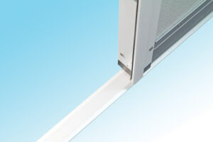 Side hinged door with thin strip threshold 