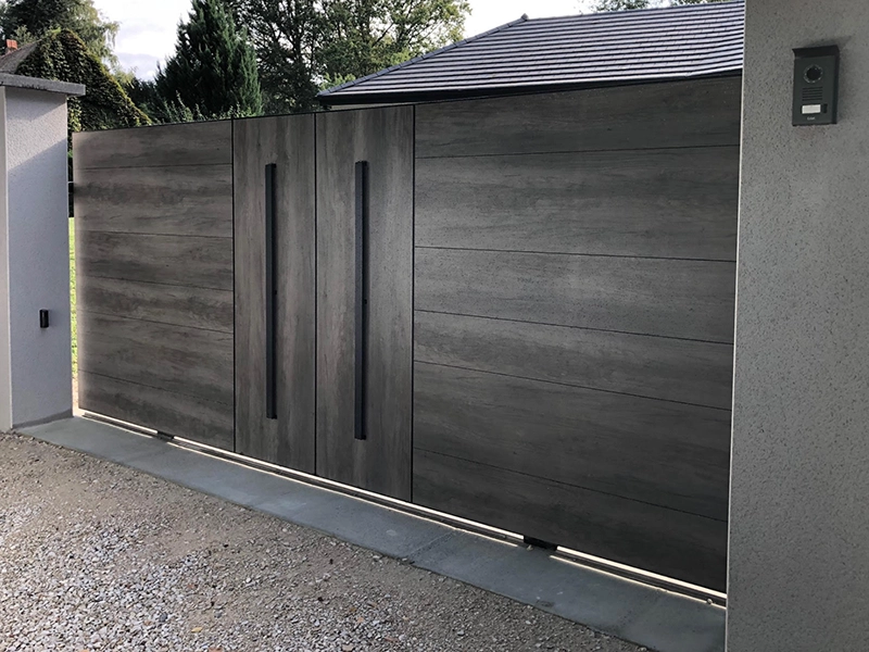A toffee coloured oak finish to an aluminium gate.